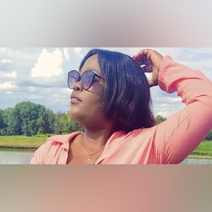 Meet your Posher, Hanna Kompani